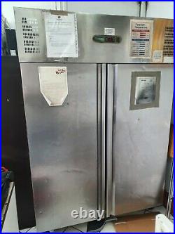 Commercial double door fridge polar. Very good condition