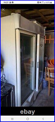 Commercial upright freezer